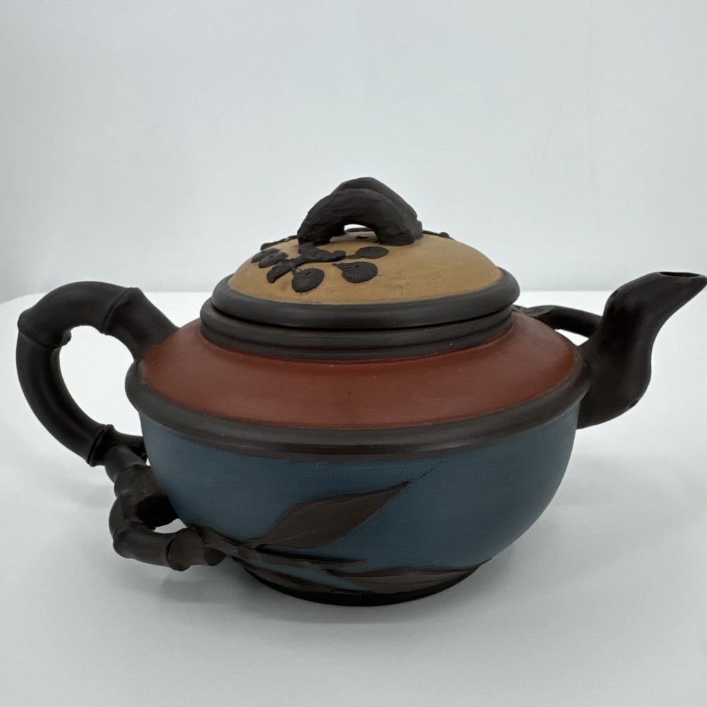 CHINESE YIXING ZISHA CLAY ARTISTIC "THREE FRIENDS" THEME TEAPOT AND‎ COVER